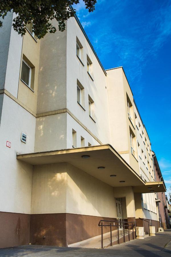 Danubius Szallo Komárno Exteriör bild